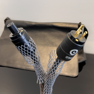 One Ansuz Mainz D-TC high end audio demo power cable, with original bag. 2 meters in length with a US Plug.